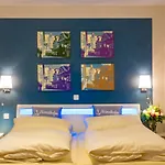 Hotel Goldflair Am Rathaus 3*