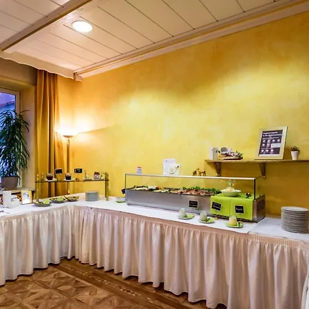 Goldflair Am Rathaus Hotell