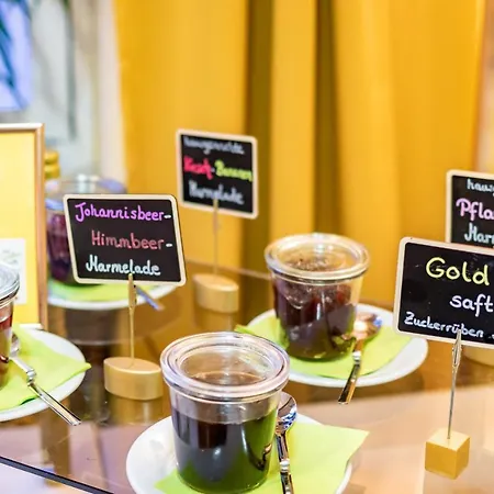 Goldflair Am Rathaus Hotell