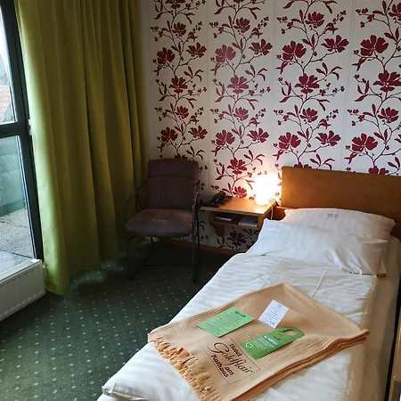 Goldflair Am Rathaus 3*