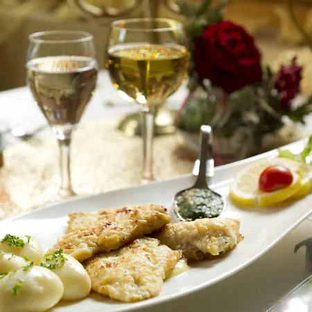 Hotell Goldflair Am Rathaus 3*