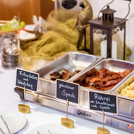 Goldflair Am Rathaus