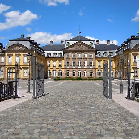 Goldflair Am Rathaus Hotell Korbach