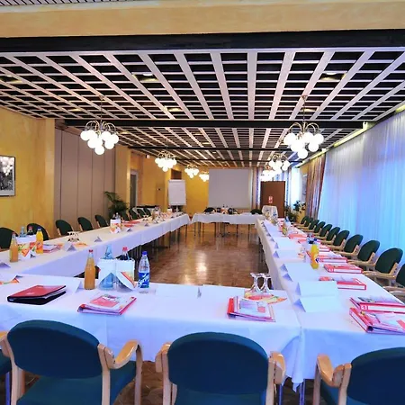 Goldflair Am Rathaus Hotel 3*