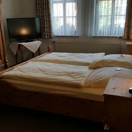 Goldflair Am Rathaus Hotell